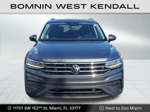 Used 2022 Volkswagen Tiguan SE image 2