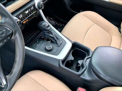 Used 2020 Toyota RAV4 XLE w/ Convenience Package AWD/4WD image 17