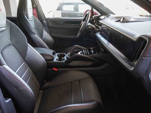 Used 2025 Porsche Cayenne GTS AWD/4WD image 16