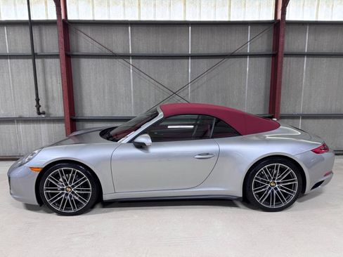 Used 2018 Porsche 911 Carrera 4 AWD/4WD image 17