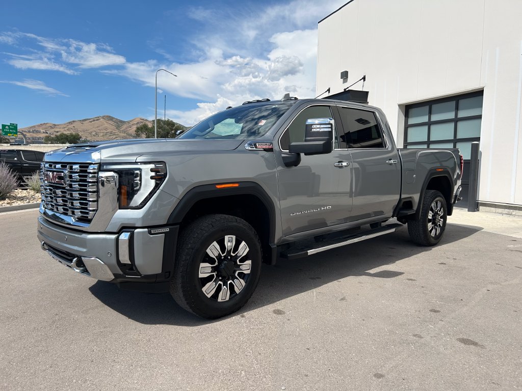 Used 2026 GMC Sierra 3500 Denali w/ Denali Reserve Package AWD/4WD image 2