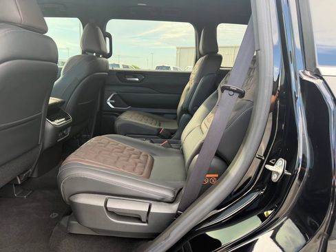 Used 2025 Nissan Armada Platinum Reserve AWD/4WD image 32