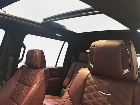 New 2026 Cadillac Escalade ESV Luxury w/ LPO, Radiant Package image 17