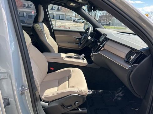 Used 2025 Volvo XC90 B5 Plus image 15