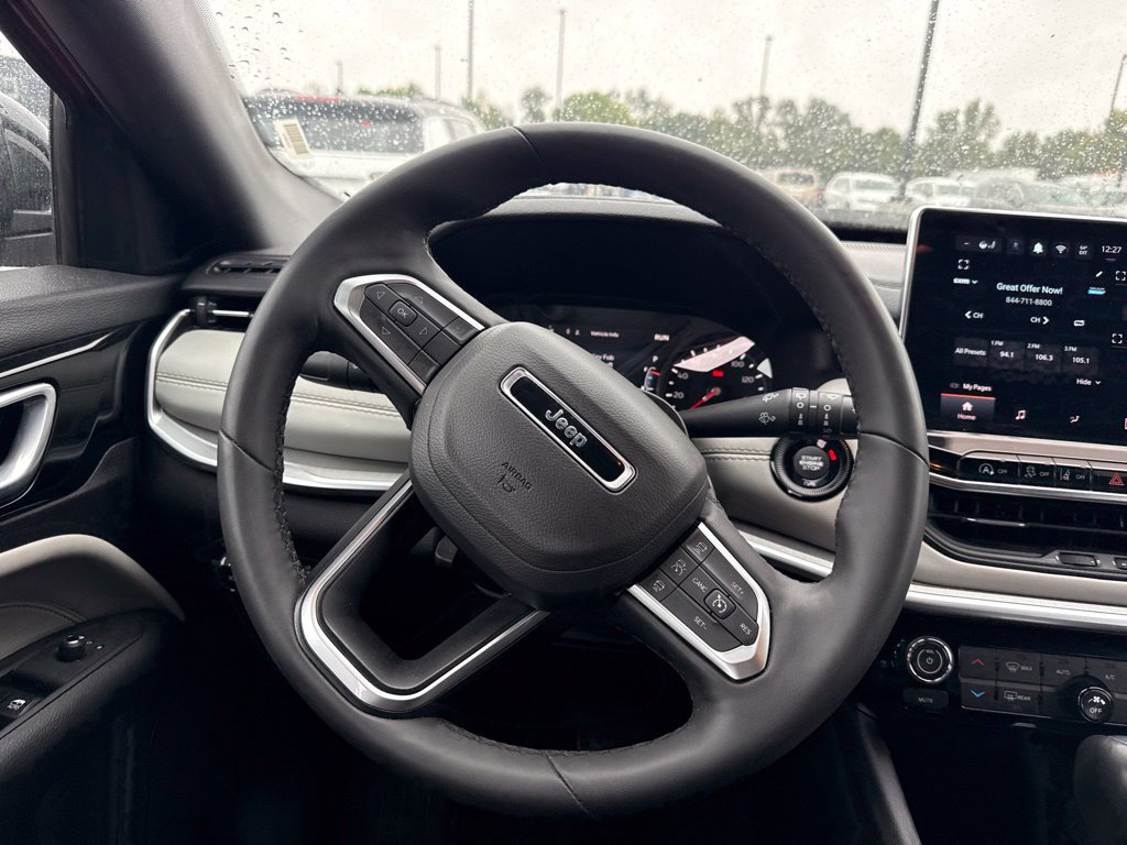 Used 2025 Jeep Compass Limited AWD/4WD image 41