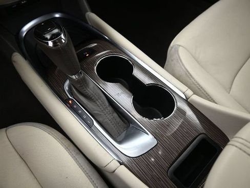Used 2020 Chevrolet Malibu LT w/ Leather Package FWD image 16