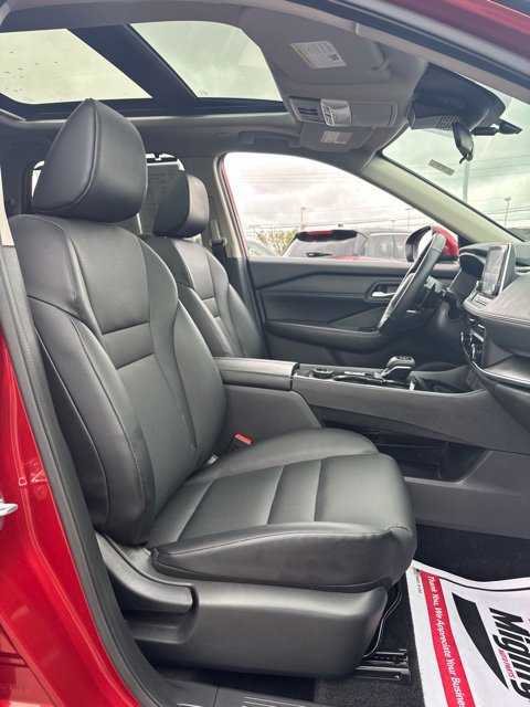 Certified 2024 Nissan Rogue SV w/ SV Premium Package AWD/4WD image 14