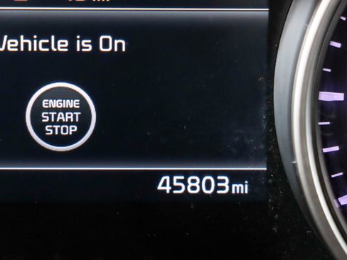 Used 2024 Kia Carnival LX image 16