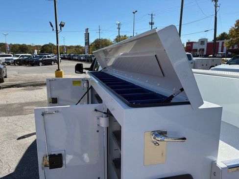 New 2025 Ford F350 XL w/ XL Chrome Package image 6