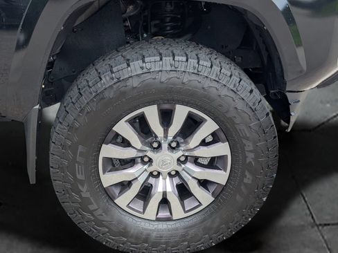 Used 2022 Toyota Tacoma Limited AWD/4WD image 11