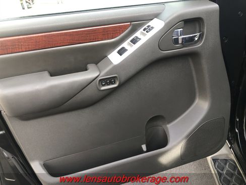 Used 2008 Nissan Pathfinder LE w/ Navigation Pkg image 9