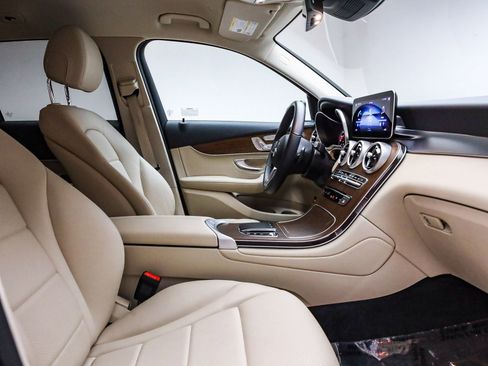 Used 2022 Mercedes-Benz GLC 300 image 17