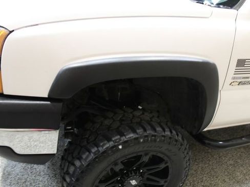 Used 2006 Chevrolet Silverado 2500 W/T w/ Heavy-Duty Power Package image 8