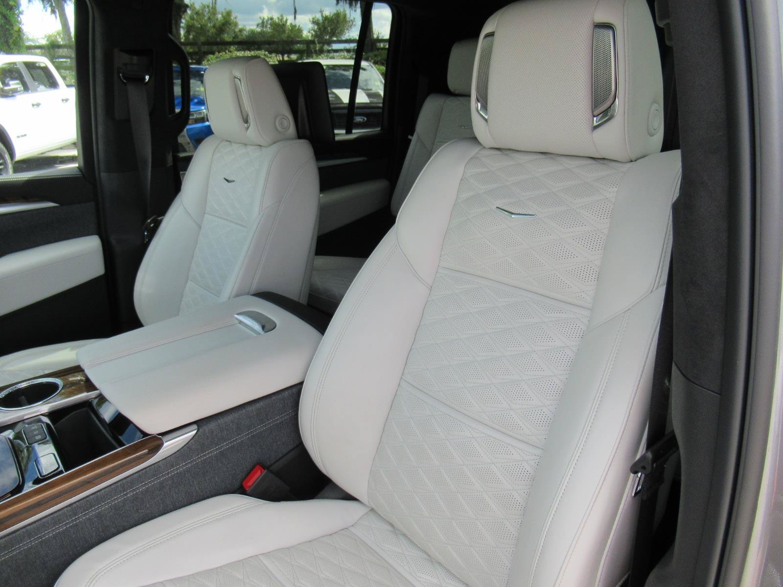 Certified 2026 Cadillac Escalade ESV Platinum Sport w/ LPO, ONYX Package AWD/4WD image 22