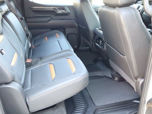 Used 2024 GMC Sierra 1500 AT4 w/ Technology Package AWD/4WD image 17
