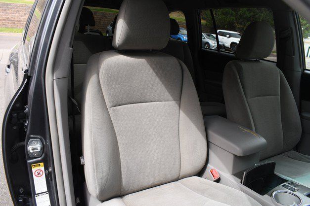 Used 2011 Toyota Highlander 4WD w/ Tech Pkg image 26