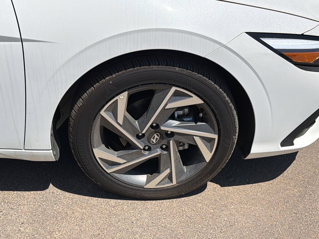 Certified 2025 Hyundai Elantra Sport FWD image 12