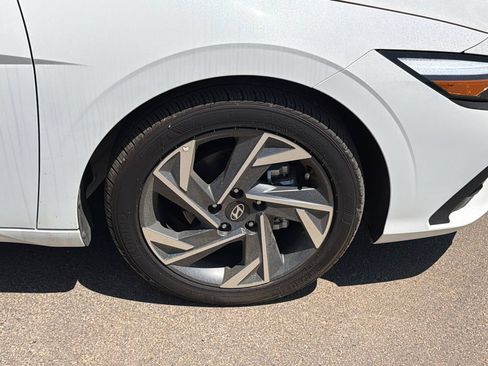 Certified 2025 Hyundai Elantra Sport FWD image 12