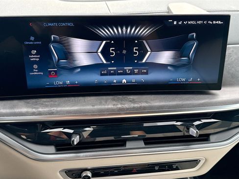 New 2026 BMW X7 M60i image 36