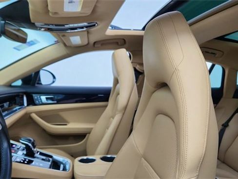 Used 2018 Porsche Panamera 4S image 32