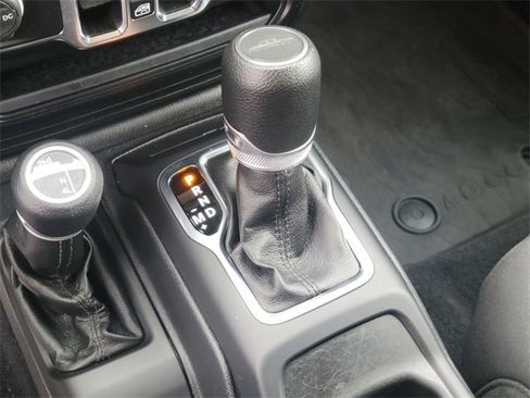 Used 2022 Jeep Gladiator Willys image 24