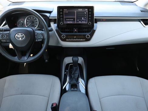 Used 2020 Toyota Corolla LE image 2