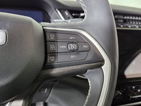 Used 2023 Jeep Grand Cherokee L Limited w/ Luxury Tech Group II AWD/4WD image 19