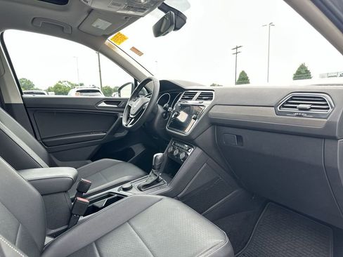 Used 2021 Volkswagen Tiguan SE w/ Panoramic Sunroof Package image 13