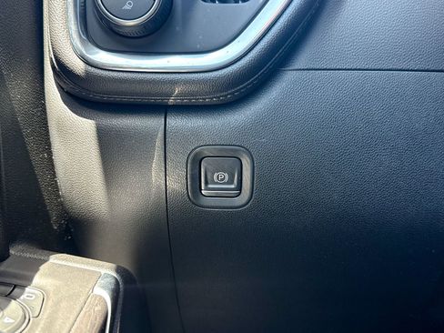 Used 2021 Chevrolet Silverado 1500 LTZ AWD/4WD image 39