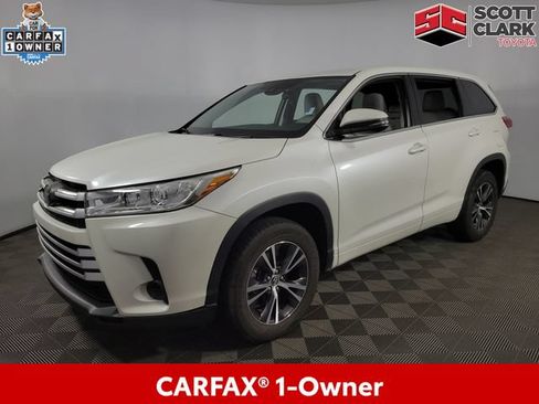 Used 2017 Toyota Highlander LE FWD image 3