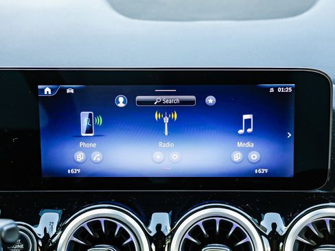 Used 2025 Mercedes-Benz GLA 250 image 12