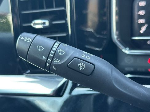 Used 2025 GMC Sierra 1500 SLT AWD/4WD image 35