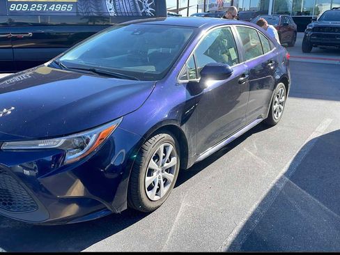 Used 2021 Toyota Corolla LE image 1