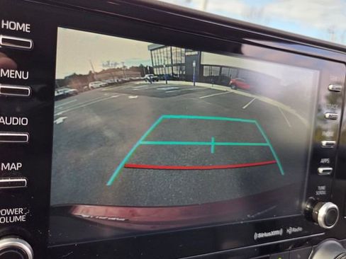 Used 2021 Toyota Highlander XLE image 25