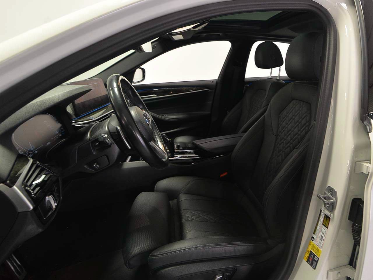 Used 2023 BMW 530e w/ M Sport Package RWD image 8