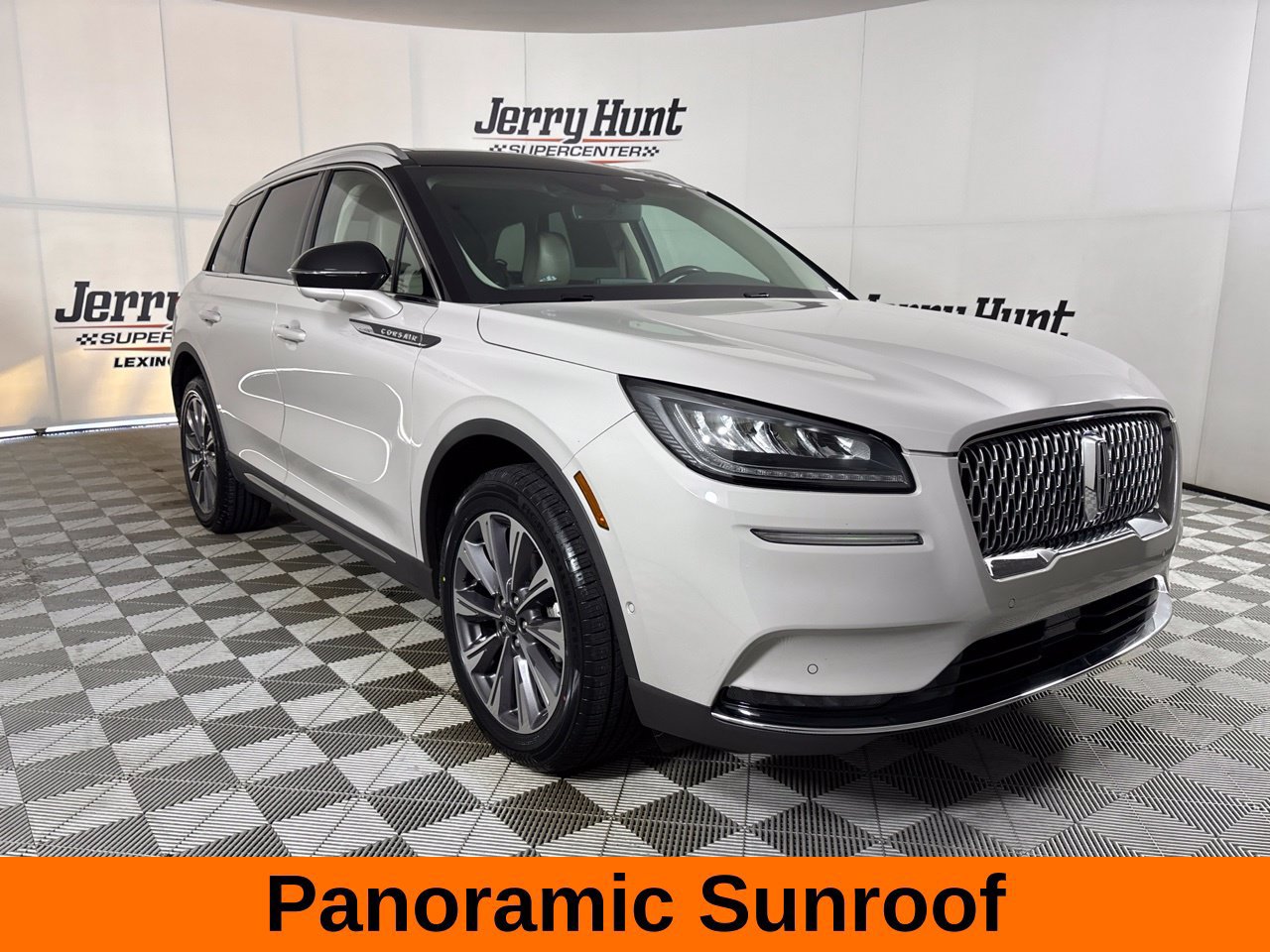 Used 2021 Lincoln Corsair Reserve w/ Equipment Group 201A AWD/4WD image 4