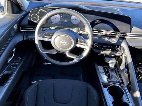 Used 2024 Hyundai Elantra SEL w/ Convenience Package image 5