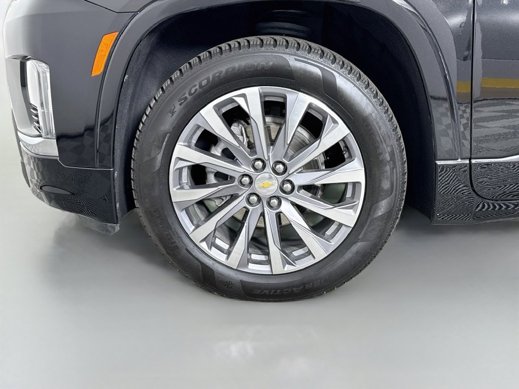 Used 2022 Chevrolet Traverse Premier w/ LPO, Cargo Package FWD image 33