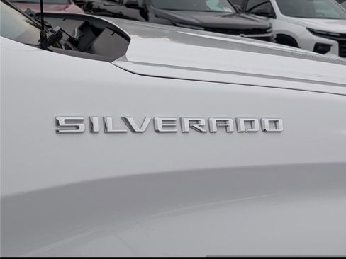 Used 2023 Chevrolet Silverado 1500 Custom image 9