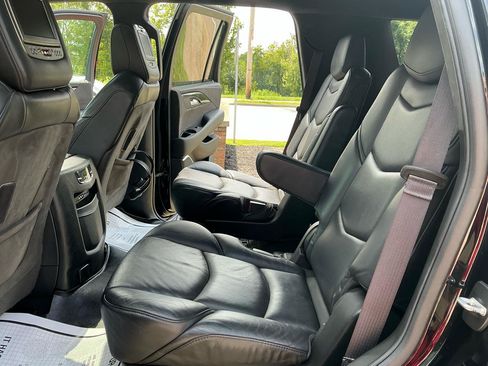 Used 2016 Cadillac Escalade Platinum AWD/4WD image 10
