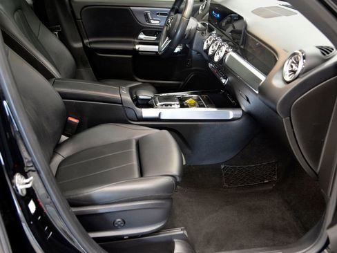 Used 2020 Mercedes-Benz GLB 250 4MATIC image 31