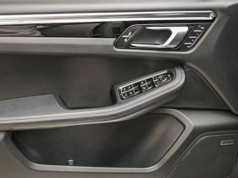 Certified 2026 Porsche Macan AWD/4WD image 27