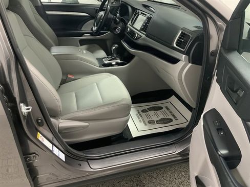 Used 2018 Toyota Highlander Plus image 21
