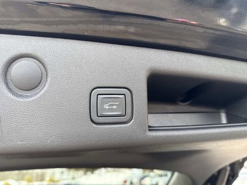 Used 2023 Chevrolet Equinox LT w/ Driver Convenience Package image 7