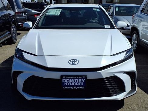 Used 2025 Toyota Camry SE image 2