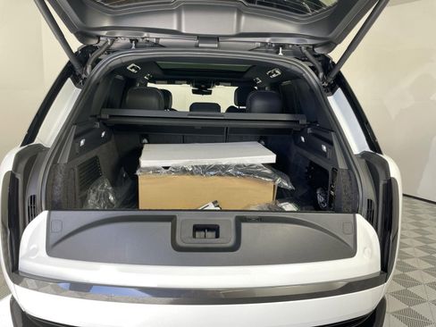 Certified 2023 Land Rover Range Rover SE image 31