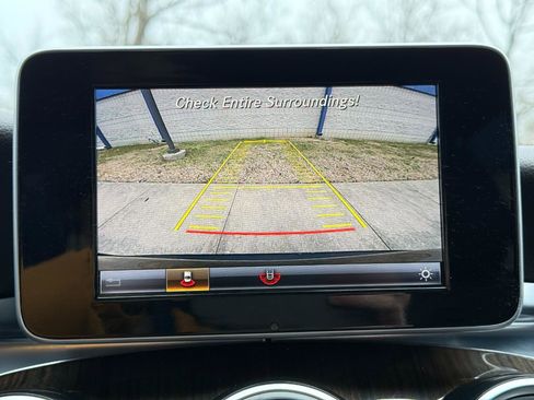 Used 2019 Mercedes-Benz GLC 300 4MATIC w/ AMG Line image 21