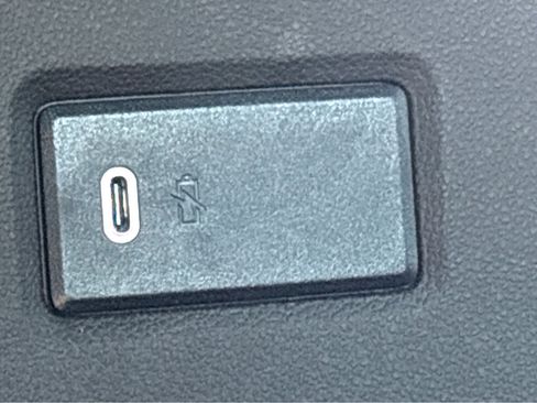 Used 2021 GMC Yukon XL SLT w/ SLT Premium Package image 28