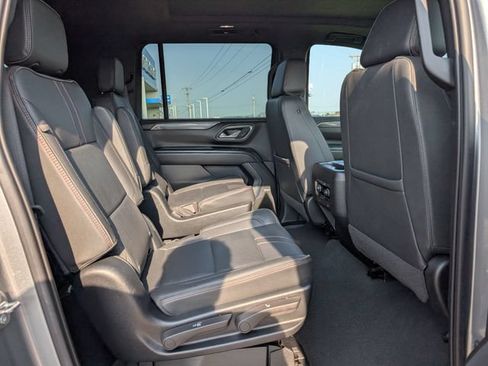 Used 2023 Chevrolet Suburban RST w/ Luxury Package AWD/4WD image 4