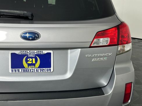 Used 2010 Subaru Outback 2.5i Premium image 12